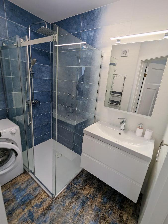 Lovely 2-Bedroom Flat In The Heart Of ドルスキニンカイ エクステリア 写真