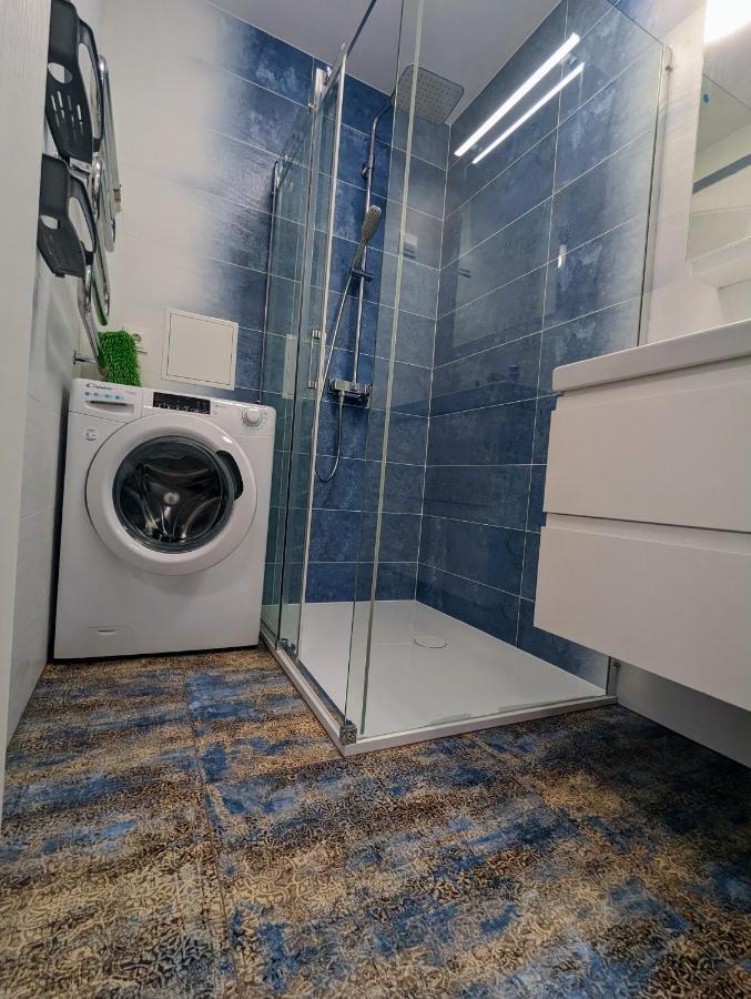 Lovely 2-Bedroom Flat In The Heart Of ドルスキニンカイ エクステリア 写真